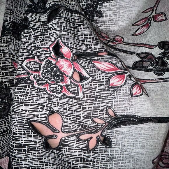 Kokomo Unlimited Floral Print Fringe Wrap Shawl - Picture 7 of 10